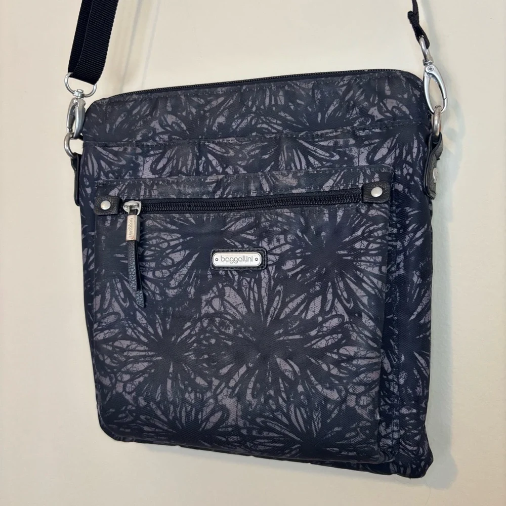 baggallini Go Bagg in Midnight Blossom Print